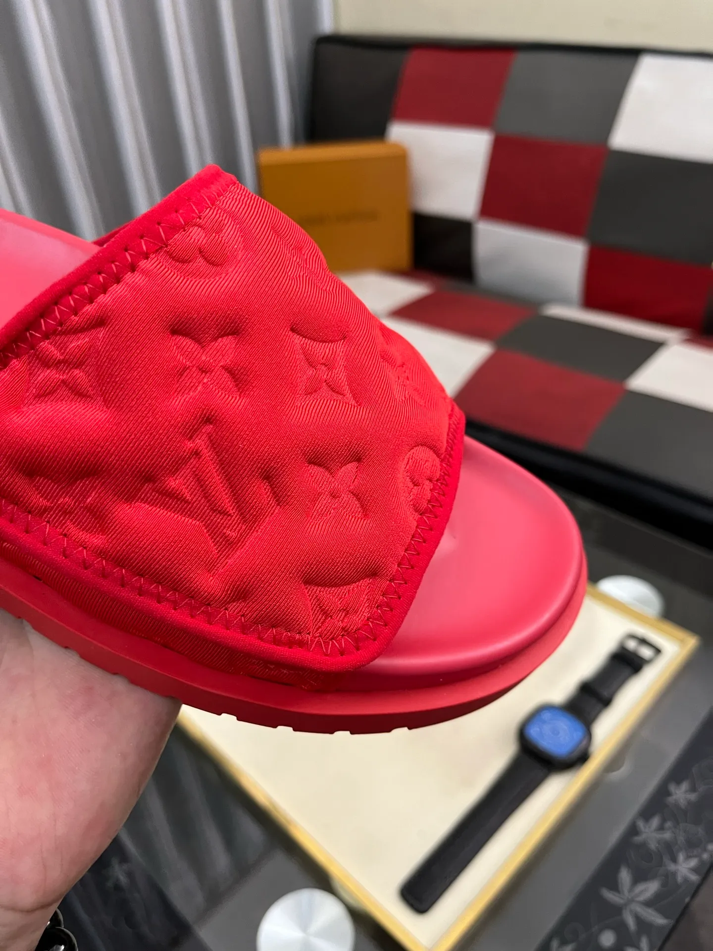 Men's men's shoes💰320⌚️⌚️[Louis Vuitton LV slippers] (high-end cowhide) counter 1:1 fashion style summer must-have! The designer used LV’s iconic outsole. The original simple slippers instantly become fashionable! The upper is made of flexible special cowhide leather straps alternately, and the workmanship is exquisite! A must-have for stylish men in summer, size 38-44